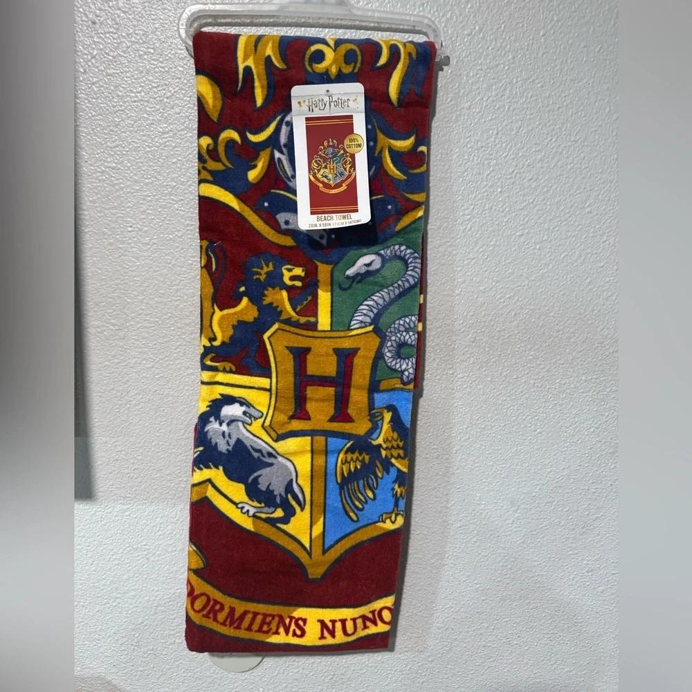 HARRY POTTER Hogwarts Crest large Beach Towel